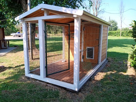 box+cane+legno+lusso Falegnameria Produzione Elegante e Signorile Box per Cane Con Stanza Termica e Veranda con Rete