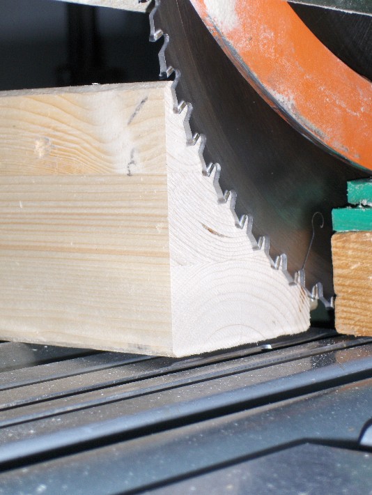 produzione casette in legno taglio e assemblaggio casette in legno